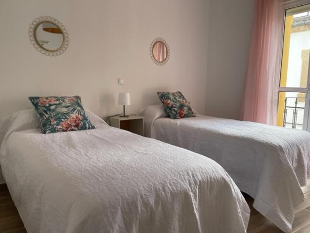 Apartamentos Turisticos Los Barruecos Caceres Exterior photo